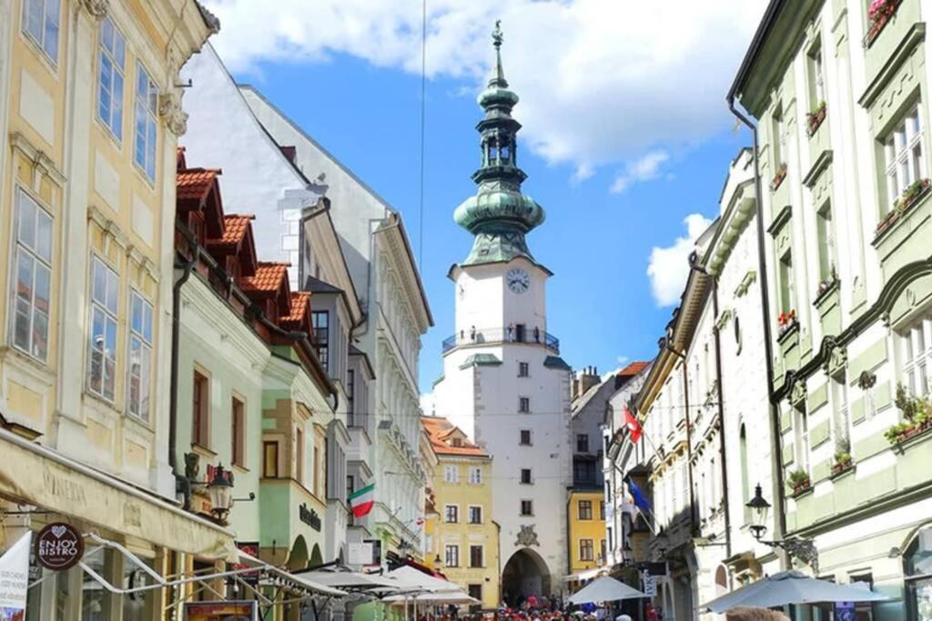 Boutique Flat In Old Town Apartamento Bratislava Exterior foto