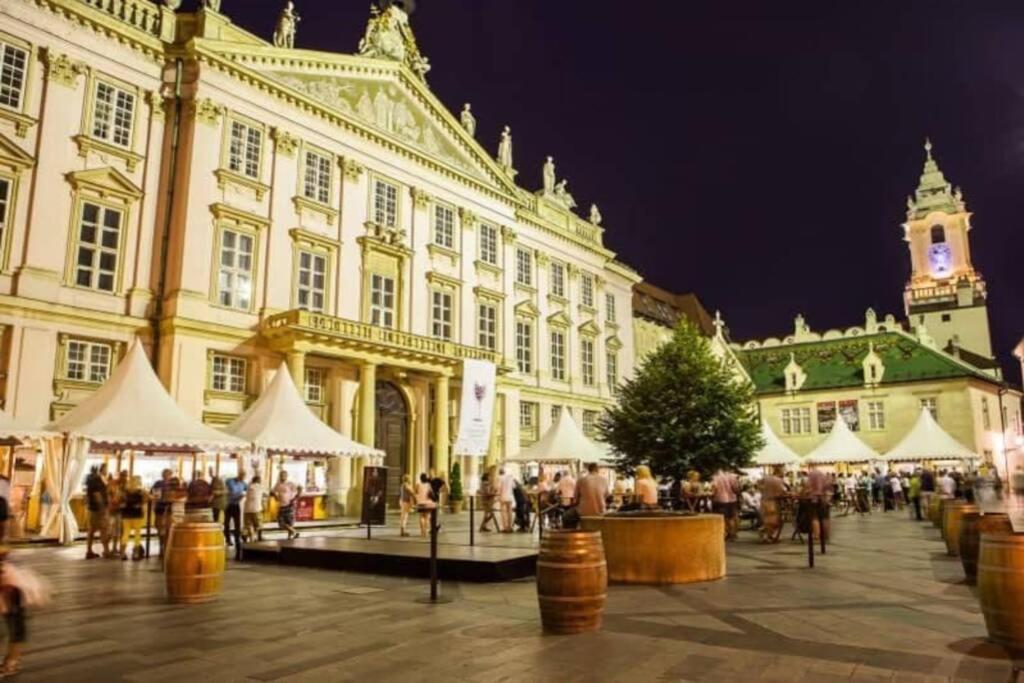 Boutique Flat In Old Town Apartamento Bratislava Exterior foto