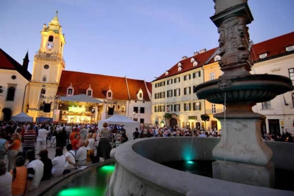 Boutique Flat In Old Town Apartamento Bratislava Exterior foto