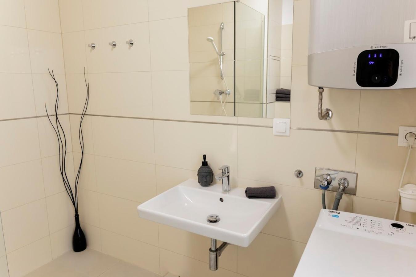 Boutique Flat In Old Town Apartamento Bratislava Exterior foto