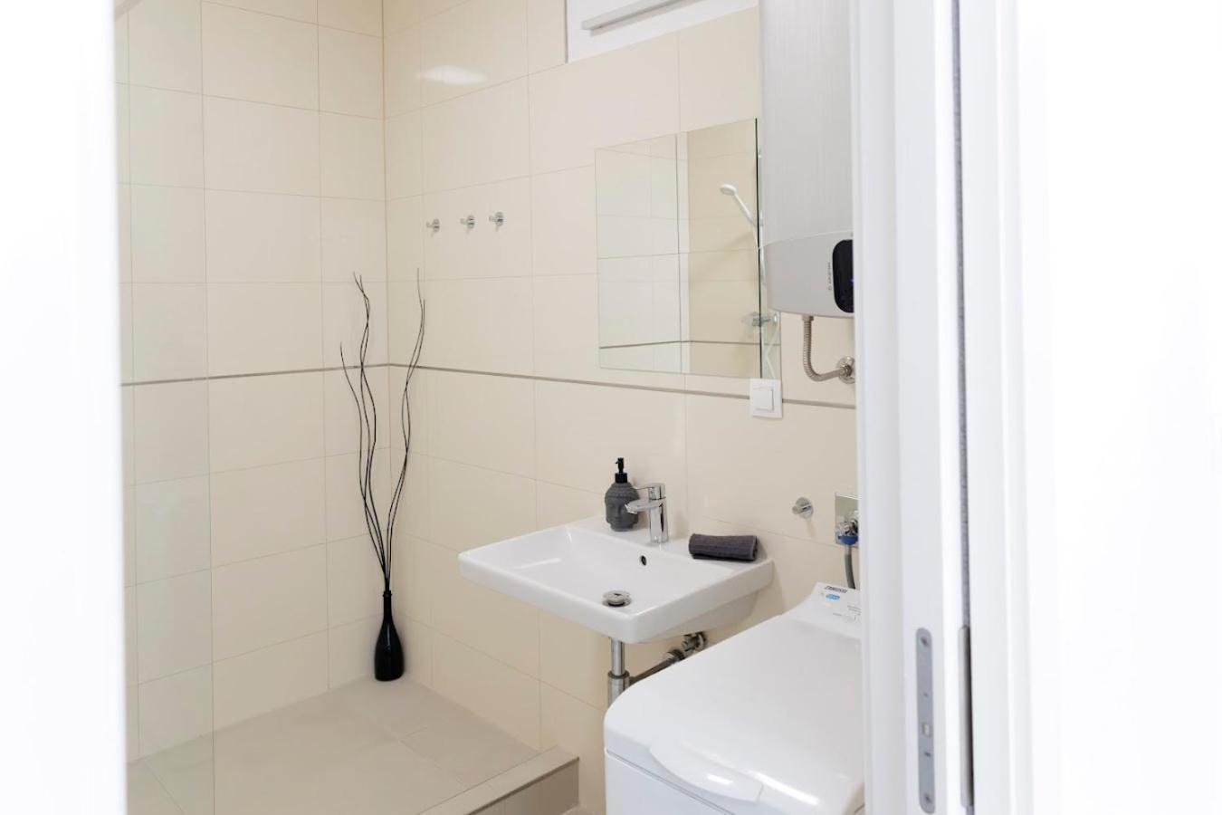 Boutique Flat In Old Town Apartamento Bratislava Exterior foto
